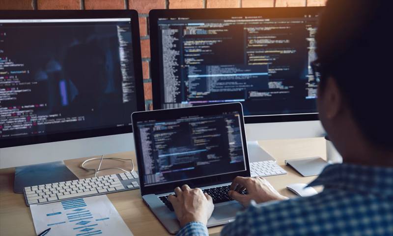 数据科学选型：R与Python如何赋能汉中网站建设？